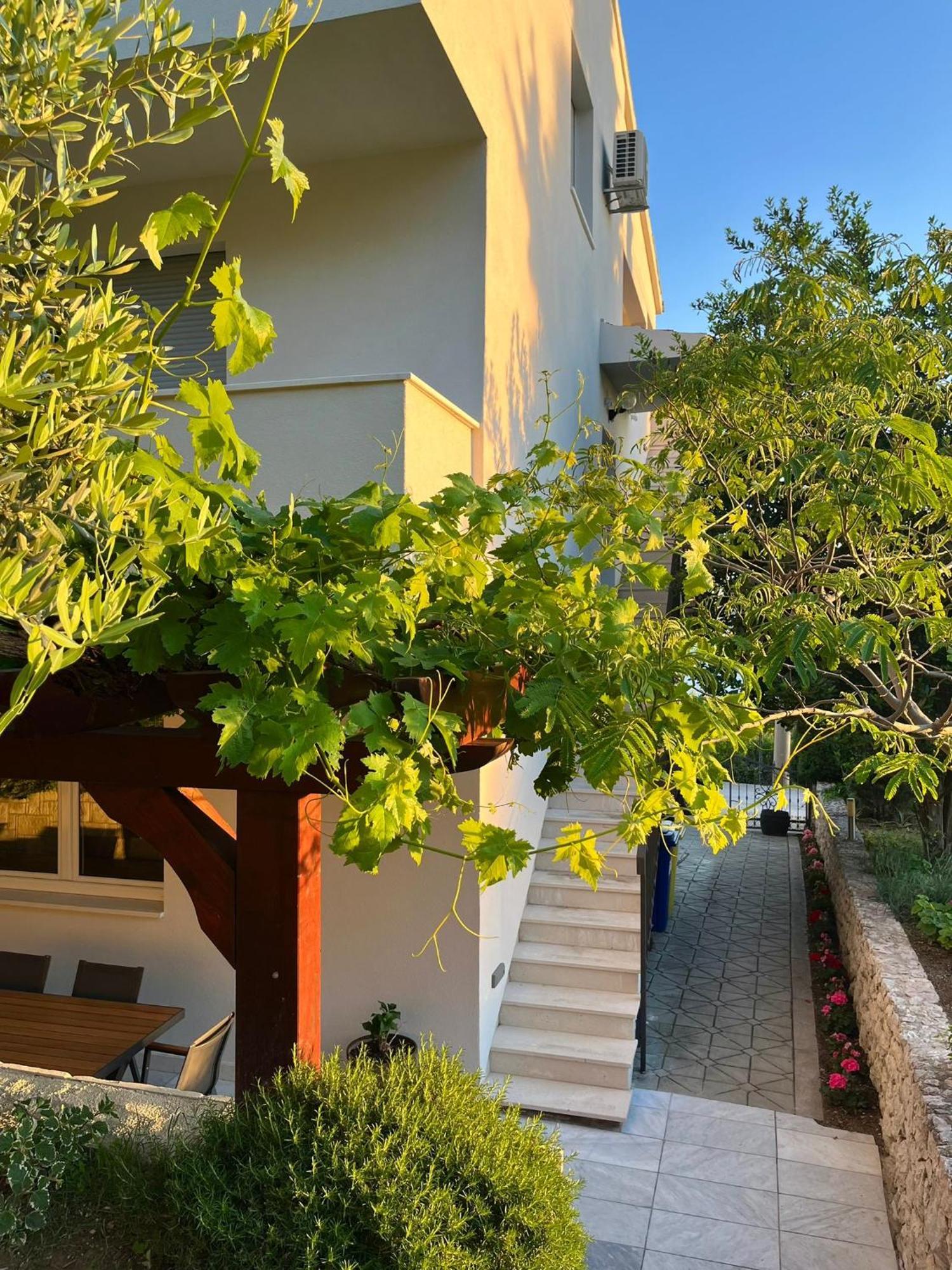 Apartments Curnic Йесенице Екстериор снимка
