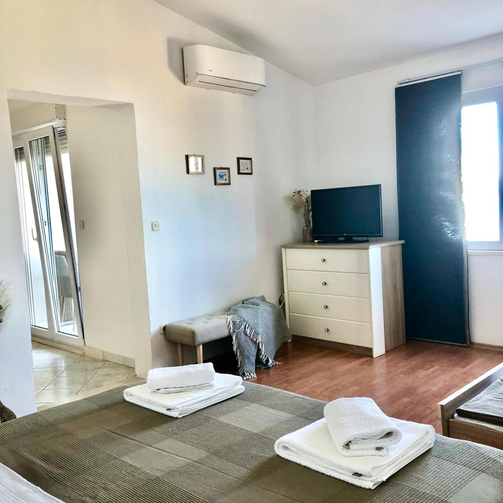 Apartments Curnic Йесенице Екстериор снимка