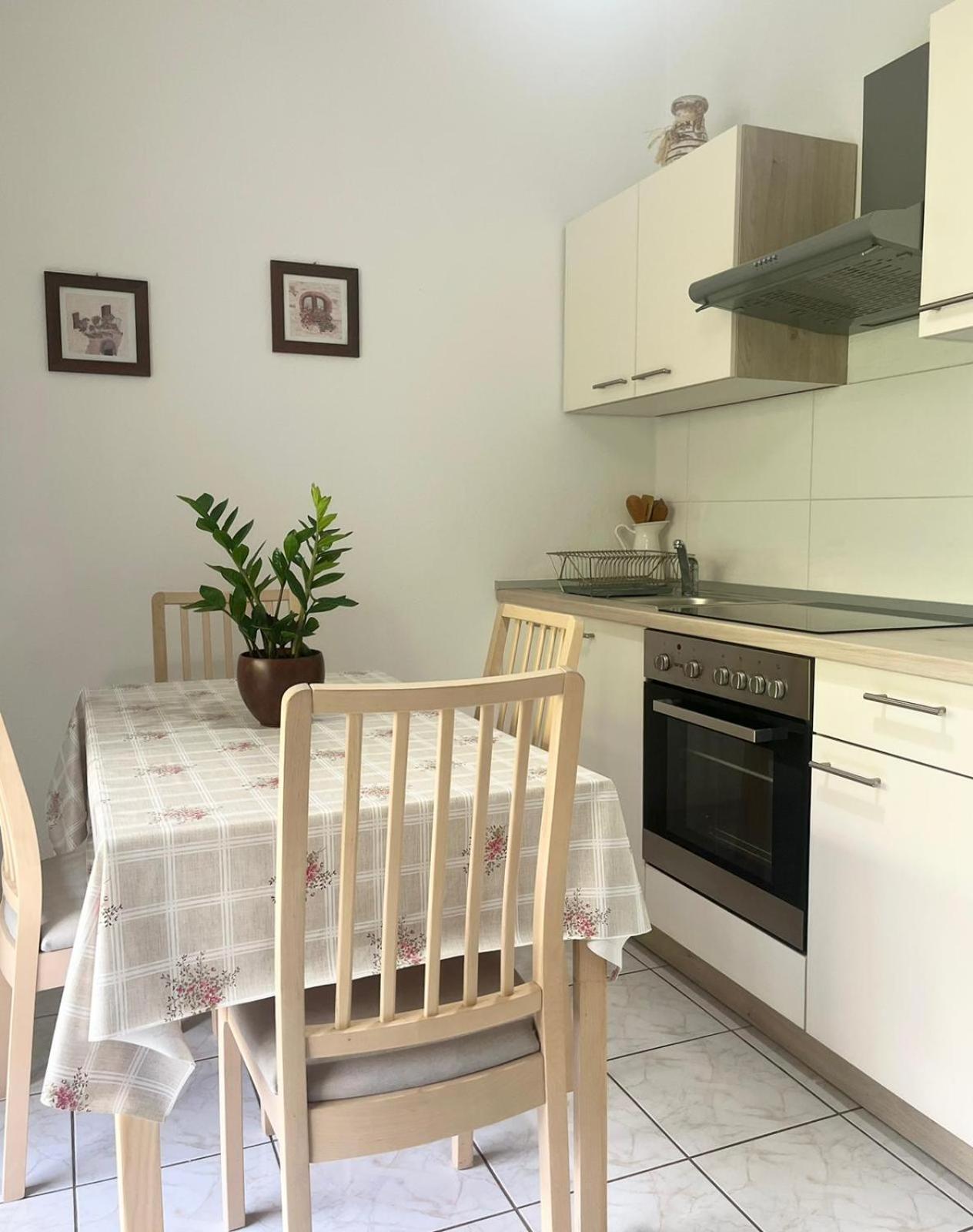 Apartments Curnic Йесенице Екстериор снимка